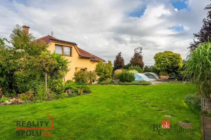 Prodej rodinného domu, Veleň, U studánky, 184 m2