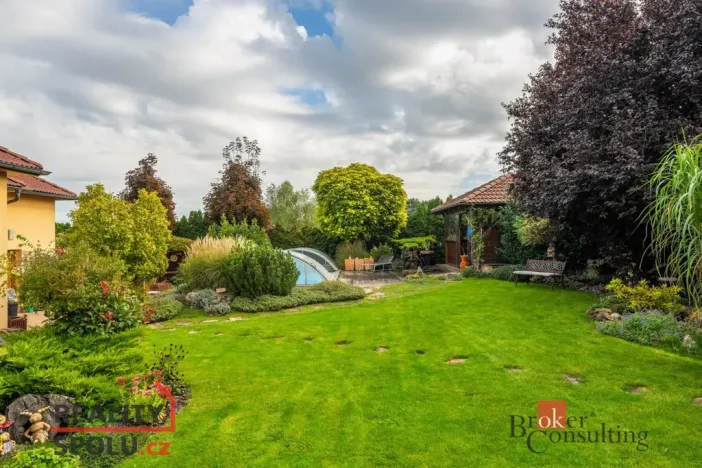 Prodej rodinného domu, Veleň, U studánky, 184 m2
