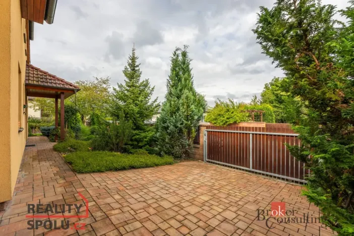 Prodej rodinného domu, Veleň, U studánky, 184 m2