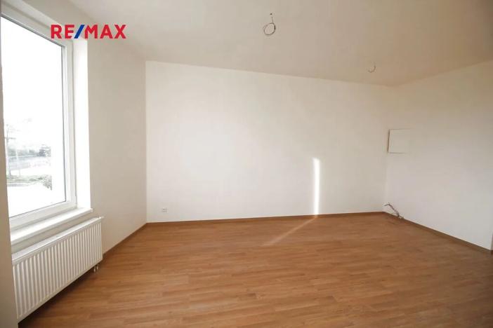 Prodej bytu 1+kk, Praha - Dolní Počernice, Černodolská, 39 m2