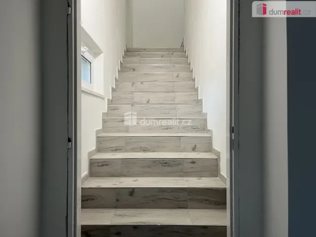 Prodej rodinného domu, Modlany, 204 m2