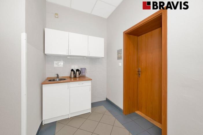 Pronájem kanceláře, Blansko, Čapkova, 1385 m2