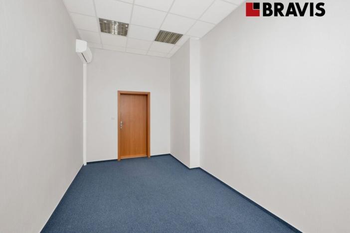 Pronájem kanceláře, Blansko, Čapkova, 1385 m2