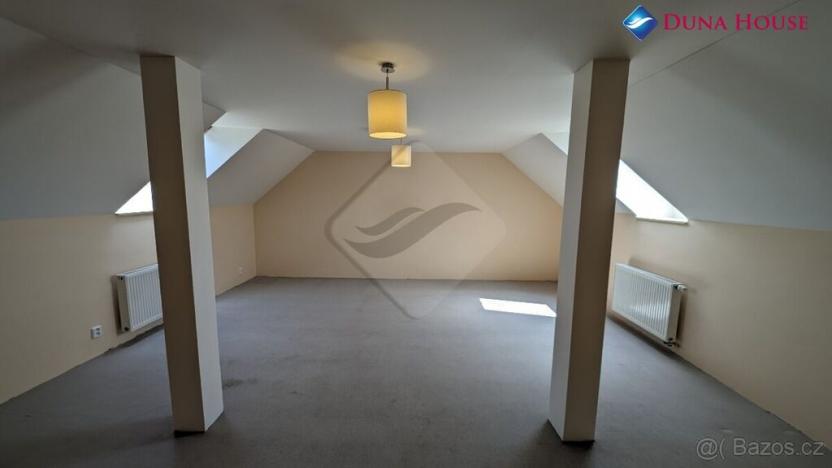 Prodej rodinného domu, Panenské Břežany, 200 m2