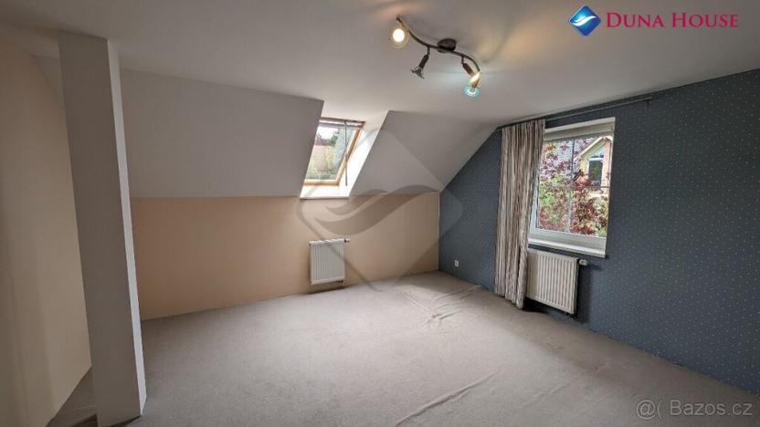 Prodej rodinného domu, Panenské Břežany, 200 m2