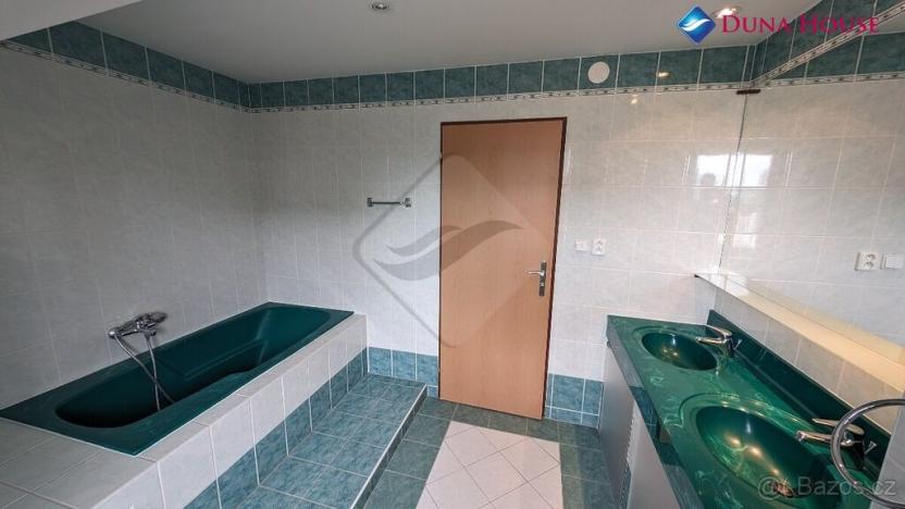 Prodej rodinného domu, Panenské Břežany, 200 m2