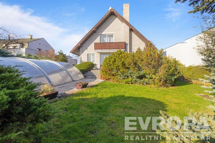 Prodej rodinného domu, Praha - Suchdol, Armádní, 402 m2