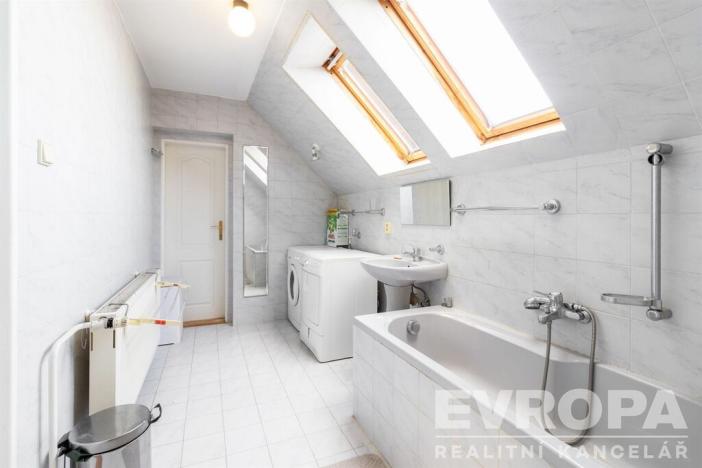Prodej rodinného domu, Praha - Suchdol, Armádní, 400 m2