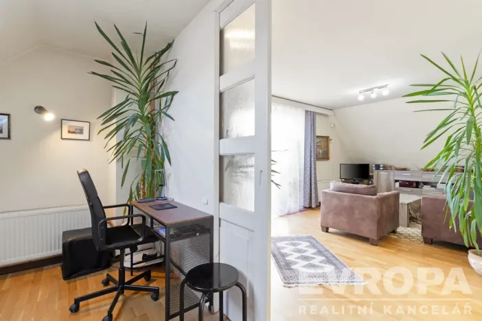 Prodej rodinného domu, Praha - Suchdol, Armádní, 400 m2