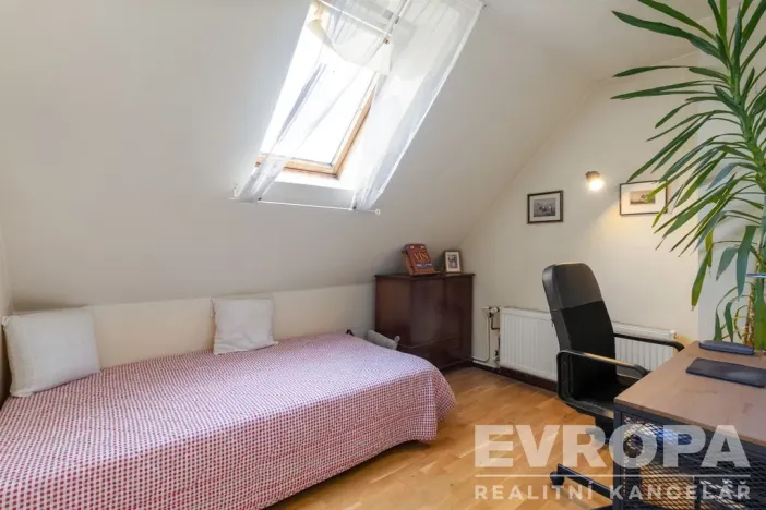 Prodej rodinného domu, Praha - Suchdol, Armádní, 400 m2