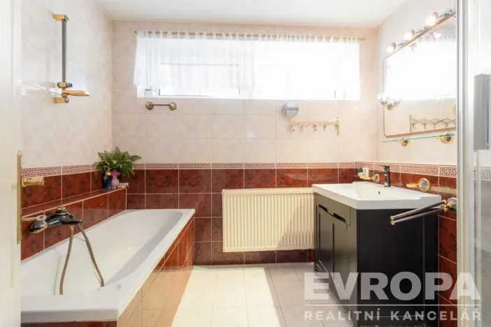 Prodej rodinného domu, Praha - Suchdol, Armádní, 400 m2