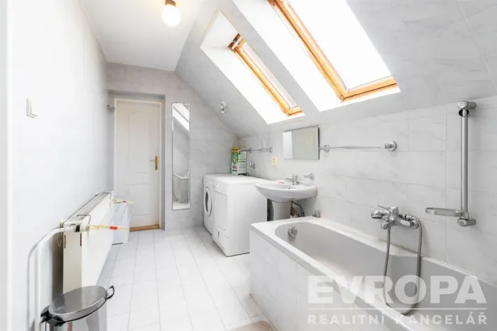 Prodej rodinného domu, Praha - Suchdol, Armádní, 400 m2