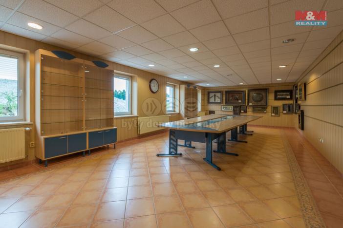 Pronájem kanceláře, Třanovice, 550 m2