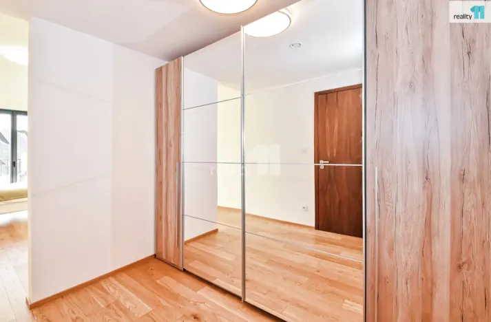 Pronájem bytu 2+kk, Praha - Smíchov, Šiklové, 70 m2