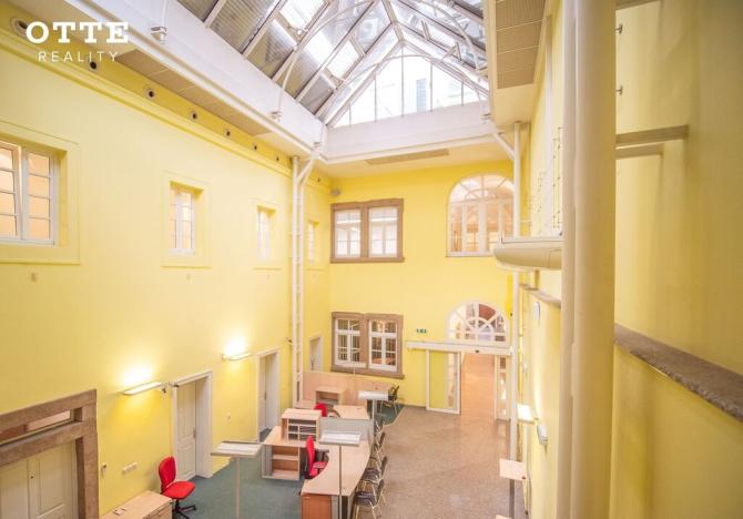 Pronájem kanceláře, Plzeň, náměstí Republiky, 889 m2