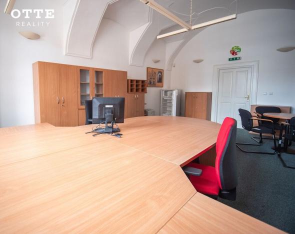 Pronájem kanceláře, Plzeň, náměstí Republiky, 889 m2