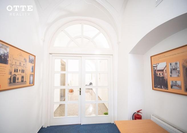 Pronájem kanceláře, Plzeň, náměstí Republiky, 889 m2