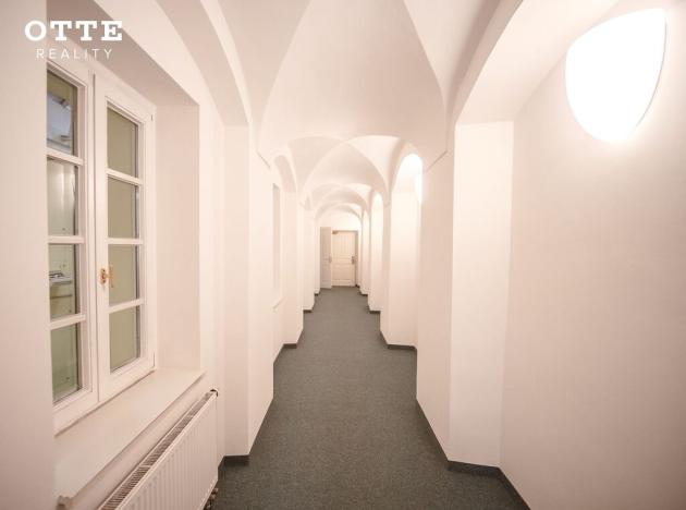 Pronájem kanceláře, Plzeň, náměstí Republiky, 889 m2