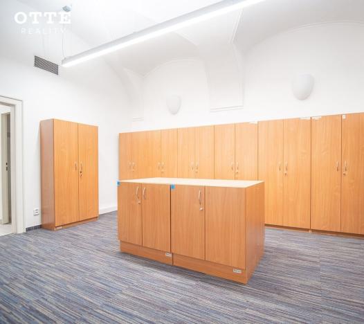 Pronájem kanceláře, Plzeň, náměstí Republiky, 889 m2