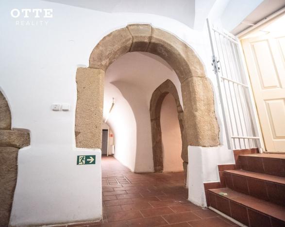 Pronájem kanceláře, Plzeň, náměstí Republiky, 889 m2