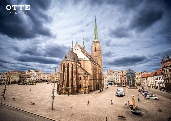 Pronájem kanceláře, Plzeň, náměstí Republiky, 889 m2