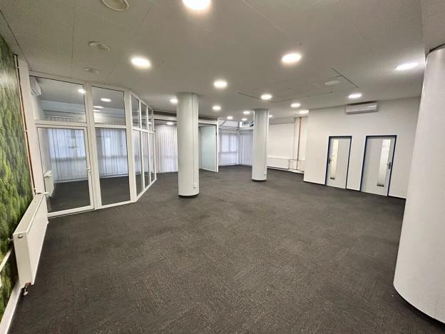 Pronájem obchodního prostoru, České Budějovice, Žižkova tř., 143 m2