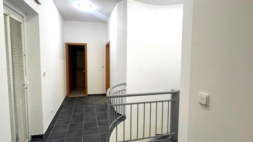 Pronájem obchodního prostoru, Karlovy Vary, Slovenská, 225 m2