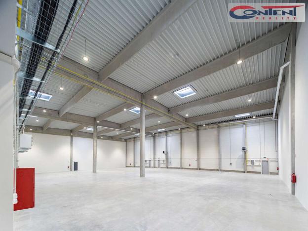 Pronájem skladu, Mikulov, Nádražní, 1000 m2