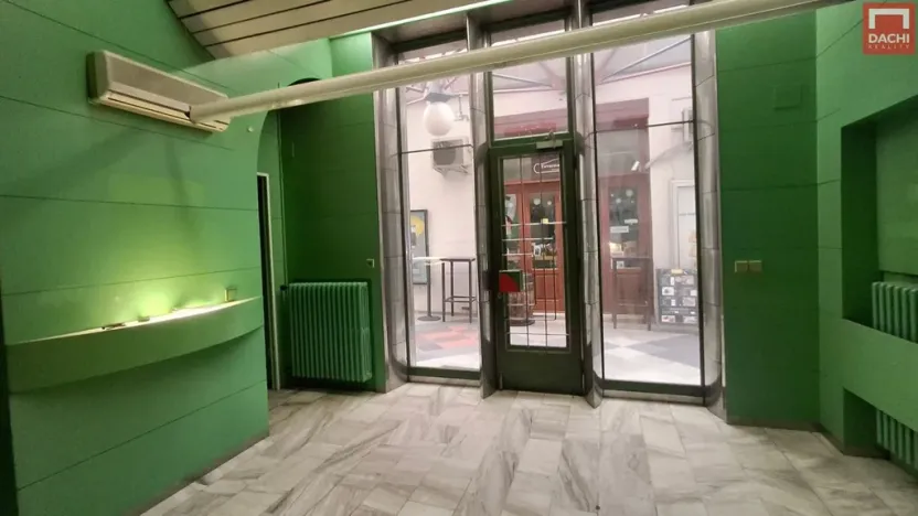 Pronájem obchodního prostoru, Olomouc, Horní náměstí, 18 m2