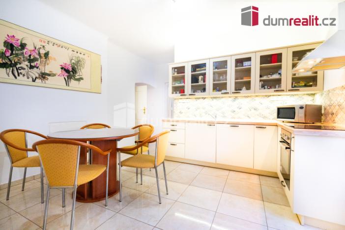 Prodej ubytování, Hluboká nad Vltavou, nám. Čsl. armády, 533 m2