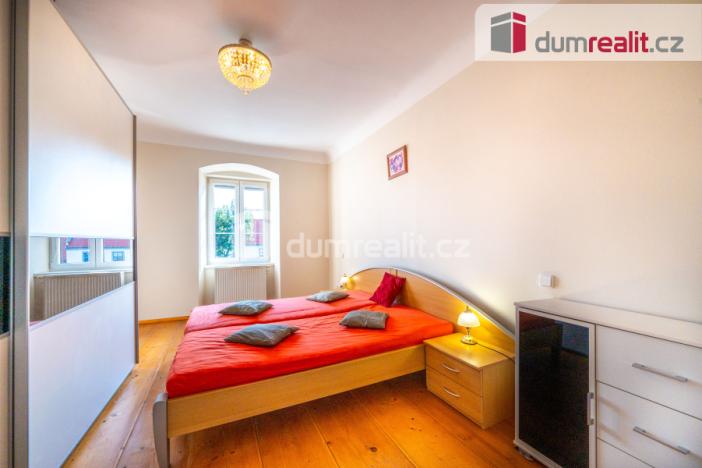 Prodej ubytování, Hluboká nad Vltavou, nám. Čsl. armády, 533 m2