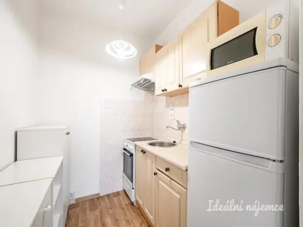 Pronájem bytu 2+kk, Praha - Kobylisy, Štíbrova, 43 m2