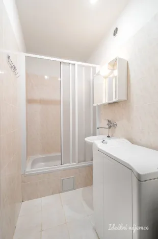 Pronájem bytu 2+kk, Praha - Kobylisy, Štíbrova, 43 m2