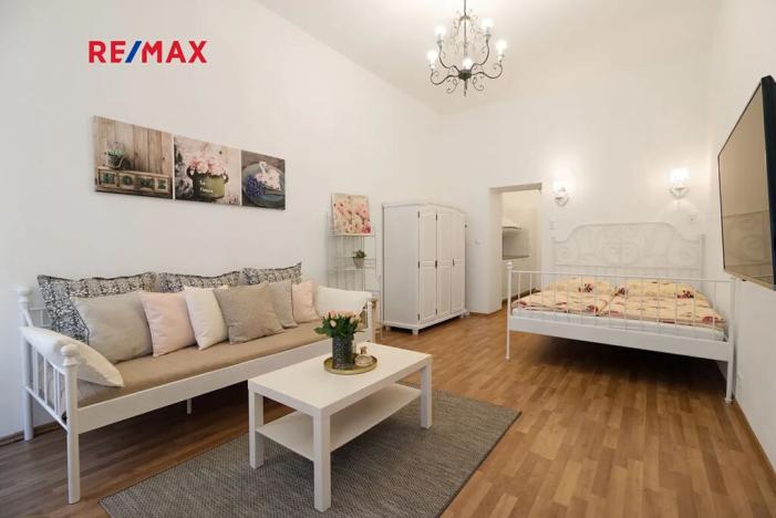 Pronájem bytu 1+1, Praha - Smíchov, Preslova, 36 m2