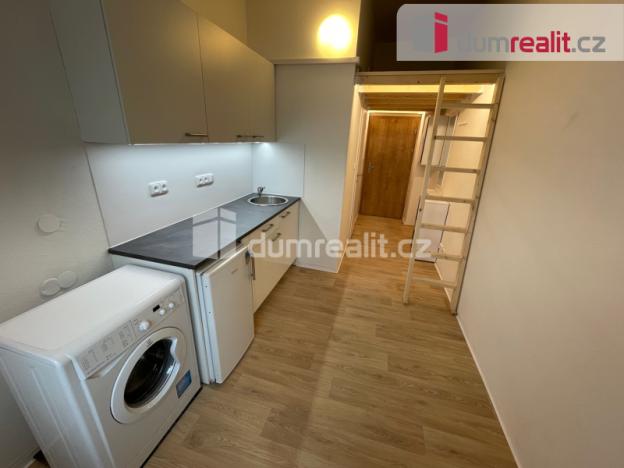 Pronájem bytu 1+kk, Praha - Smíchov, Radlická, 20 m2