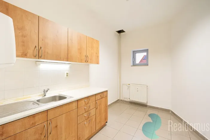 Pronájem kanceláře, České Budějovice, Pražská tř., 844 m2