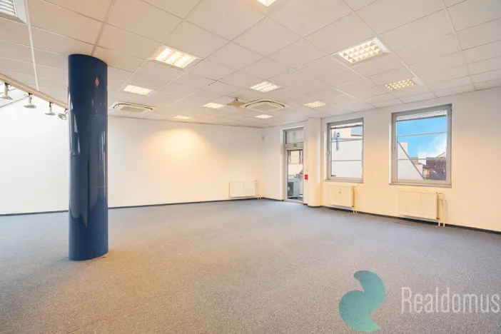 Pronájem kanceláře, České Budějovice, Pražská tř., 378 m2