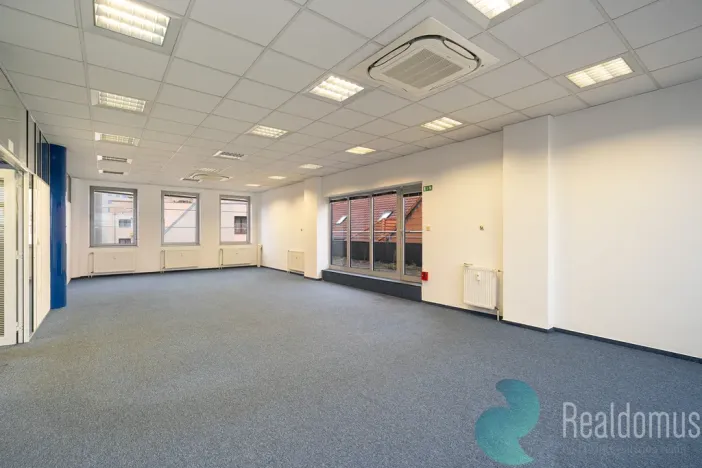 Pronájem kanceláře, České Budějovice, Pražská tř., 378 m2