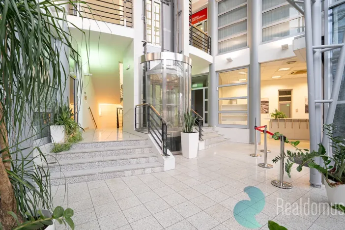 Pronájem kanceláře, České Budějovice, Pražská tř., 378 m2