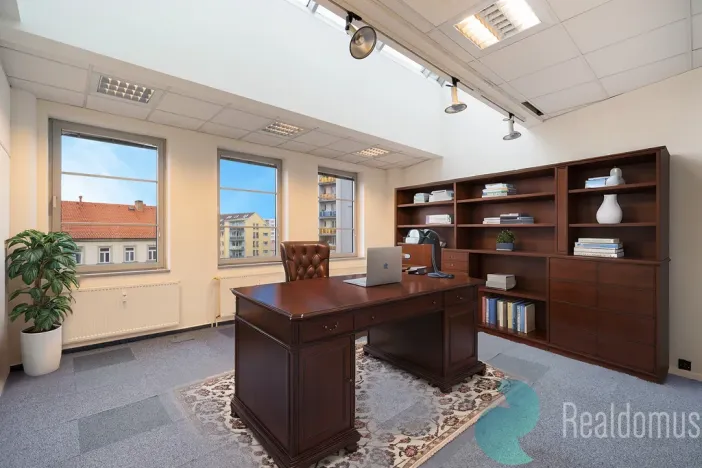 Pronájem kanceláře, České Budějovice, Pražská tř., 378 m2