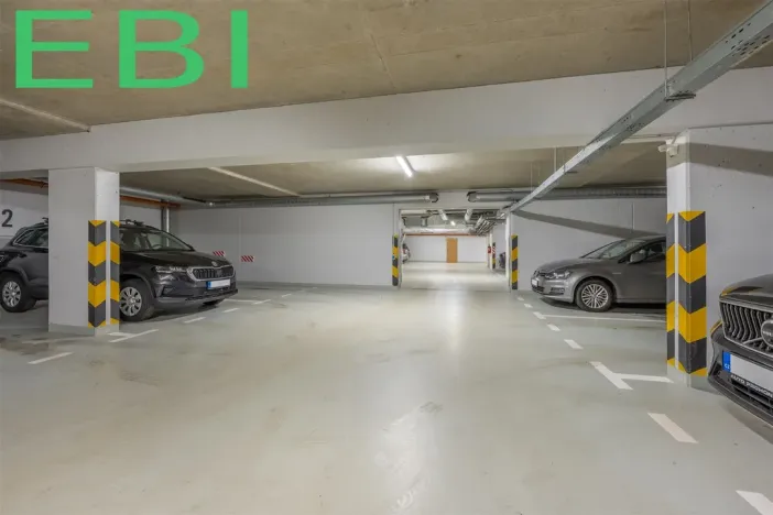 Pronájem garážového stání, Praha - Strašnice, Strančická, 16 m2