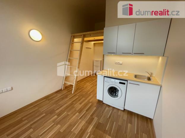 Pronájem bytu 1+kk, Praha - Smíchov, Radlická, 20 m2