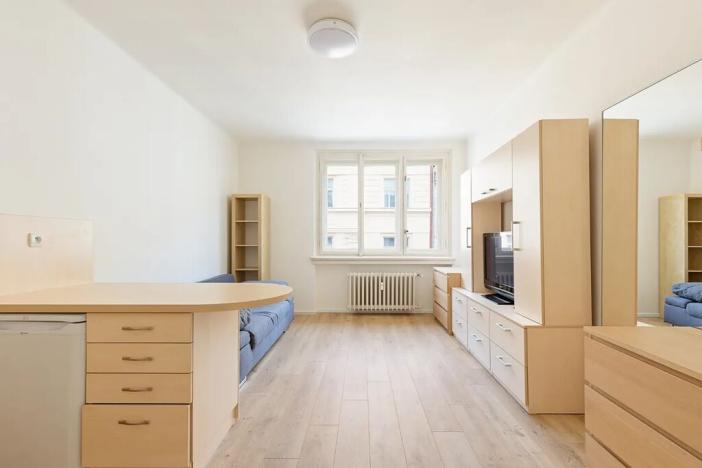 Pronájem bytu 1+kk, Praha - Smíchov, Vrázova, 28 m2