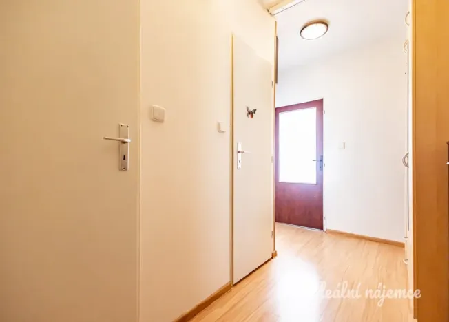 Pronájem bytu 2+kk, Praha - Petrovice, Lessnerova, 43 m2