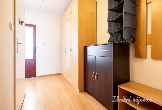 Pronájem bytu 2+kk, Praha - Petrovice, Lessnerova, 43 m2