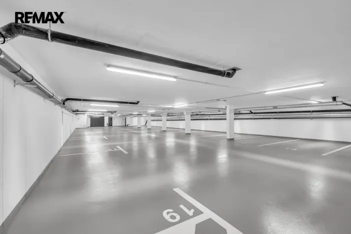 Prodej garážového stání, Hradec Králové - Pražské Předměstí, Gočárova třída, 13 m2