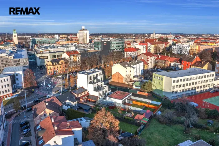 Prodej garážového stání, Hradec Králové - Pražské Předměstí, Gočárova třída, 13 m2