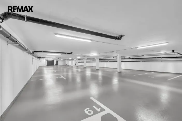 Prodej garážového stání, Hradec Králové - Pražské Předměstí, Gočárova třída, 13 m2