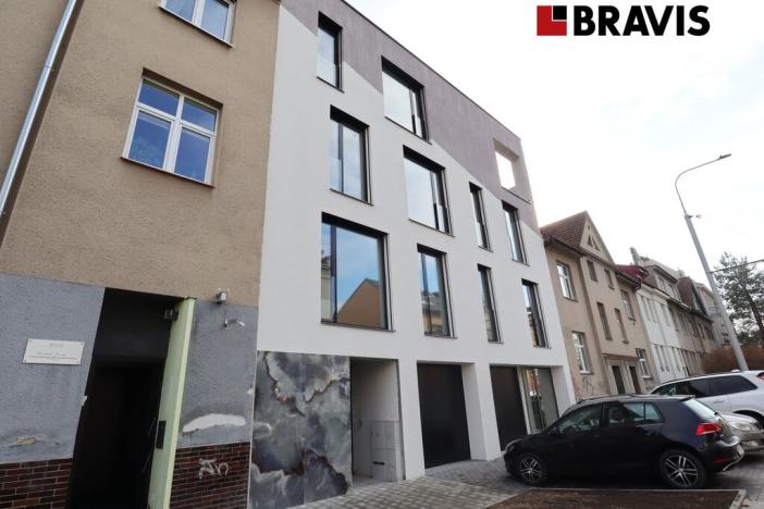 Pronájem obchodního prostoru, Brno, Charvatská, 154 m2