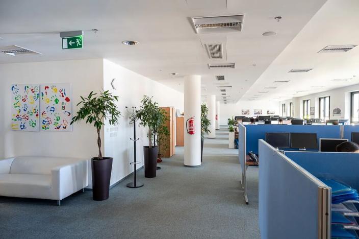 Pronájem kanceláře, Praha - Karlín, Pernerova, 590 m2